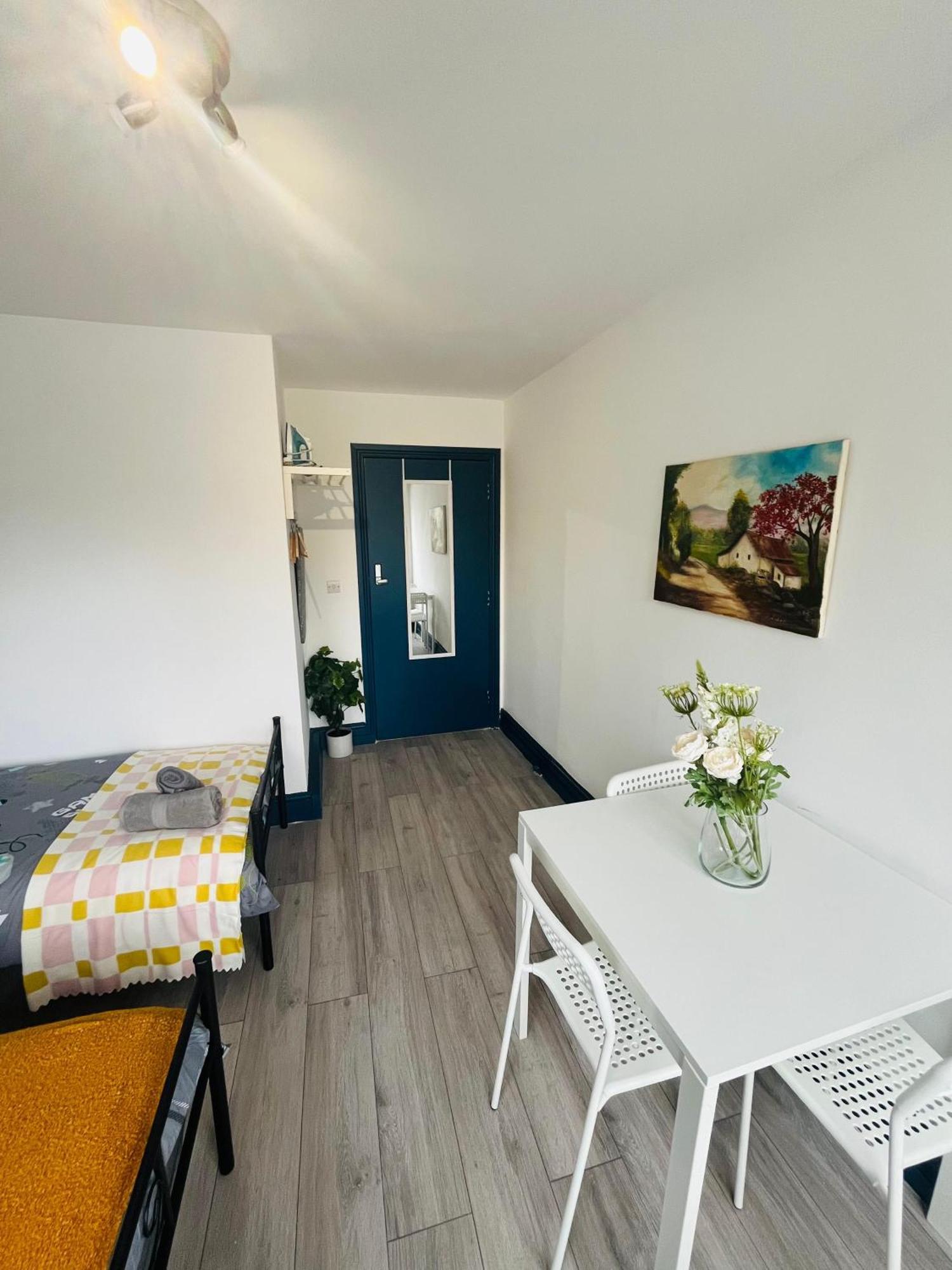 London Budget Rooms 603 Екстериор снимка
